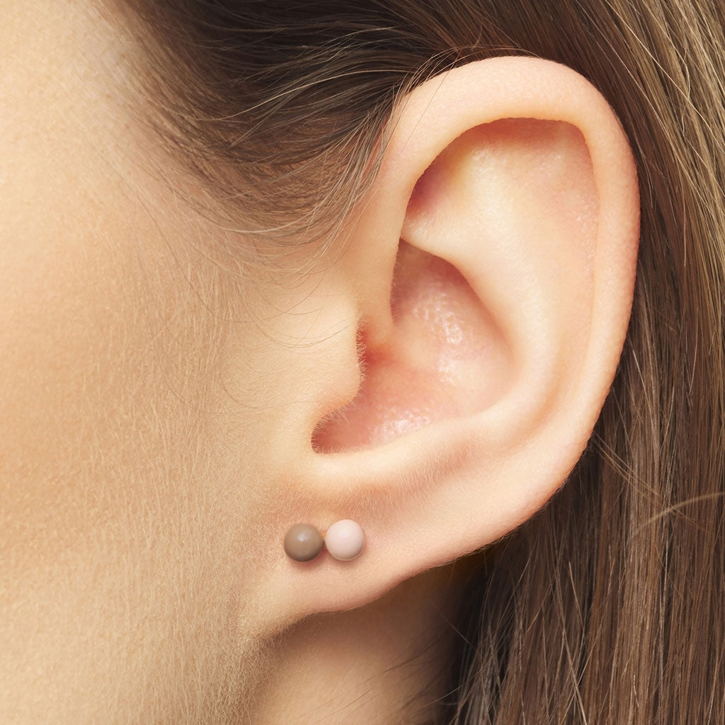 LULU Copenhagen Double Color Ball boucle d'oreille 1 pièce Ear stud, 1 pcs Mocha Mousse/Dusty Peach