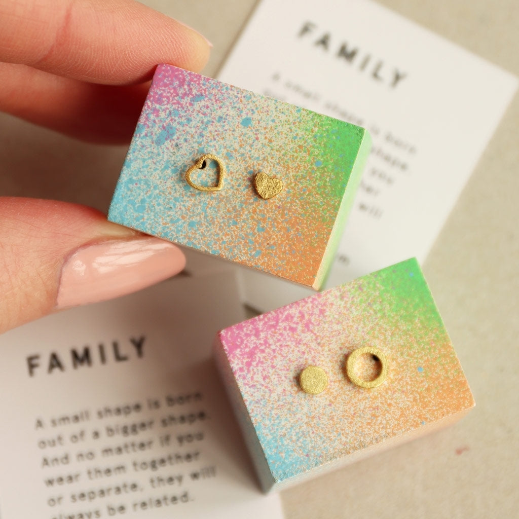 LULU Copenhagen Family Love boucles d'oreilles paire brossé Earrings, pairs Gold Plated