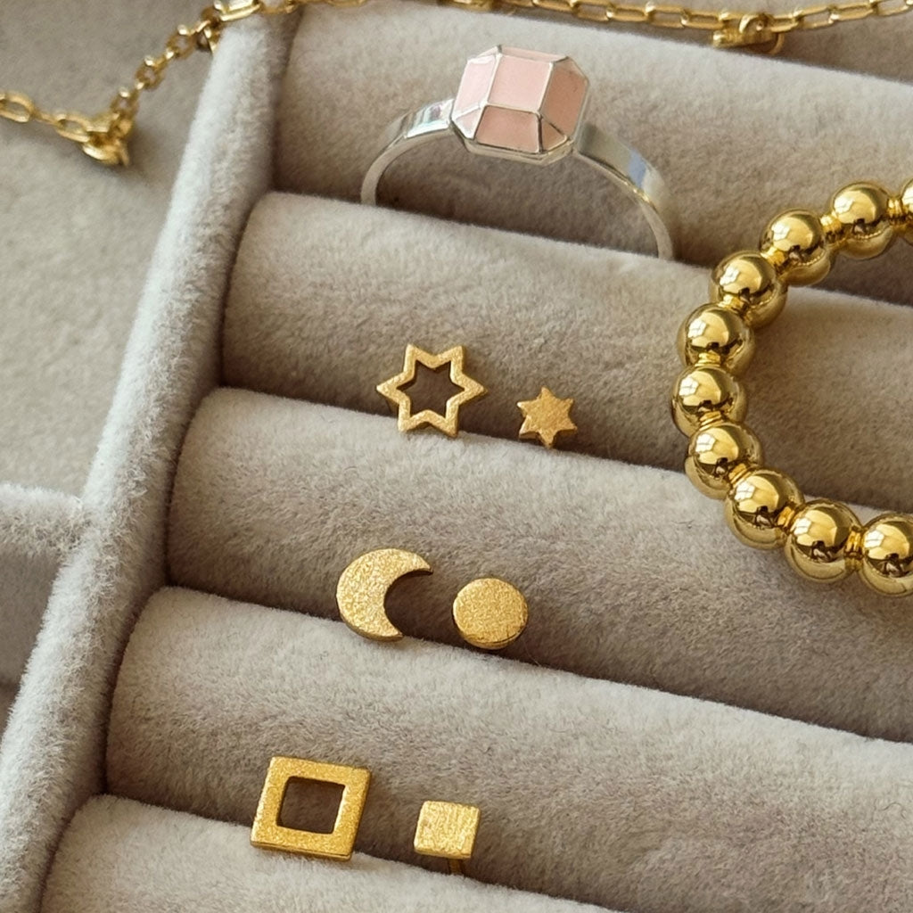 LULU Copenhagen Family Star earrings pair Earrings, pairs Gold Plated