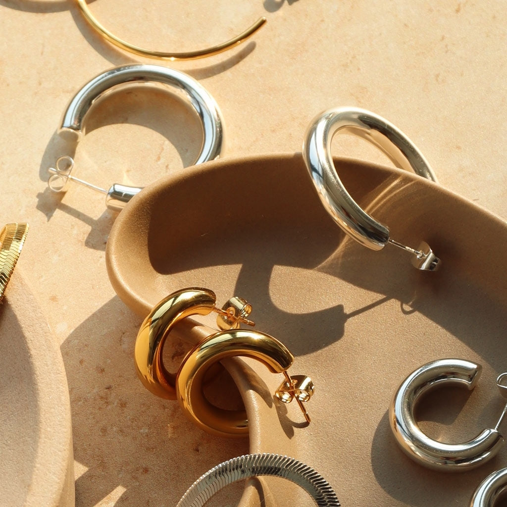 LULU Copenhagen Non Hoops Chunky Small paire brillant Hoops Gold Plated