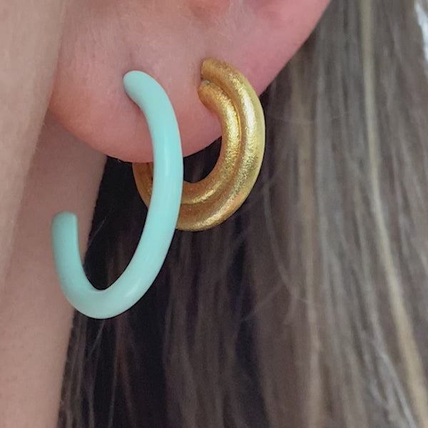 LULU Copenhagen Color Hoops Medium paires Hoops Lime - Video preview