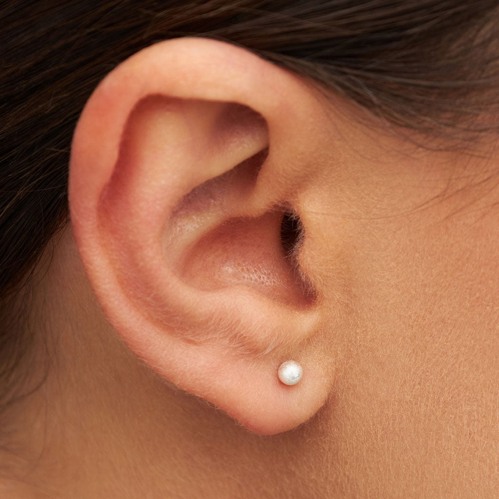 LULU Copenhagen Ball Brushed boucle d'oreille 1 pièce Ear stud, 1 pcs Silver