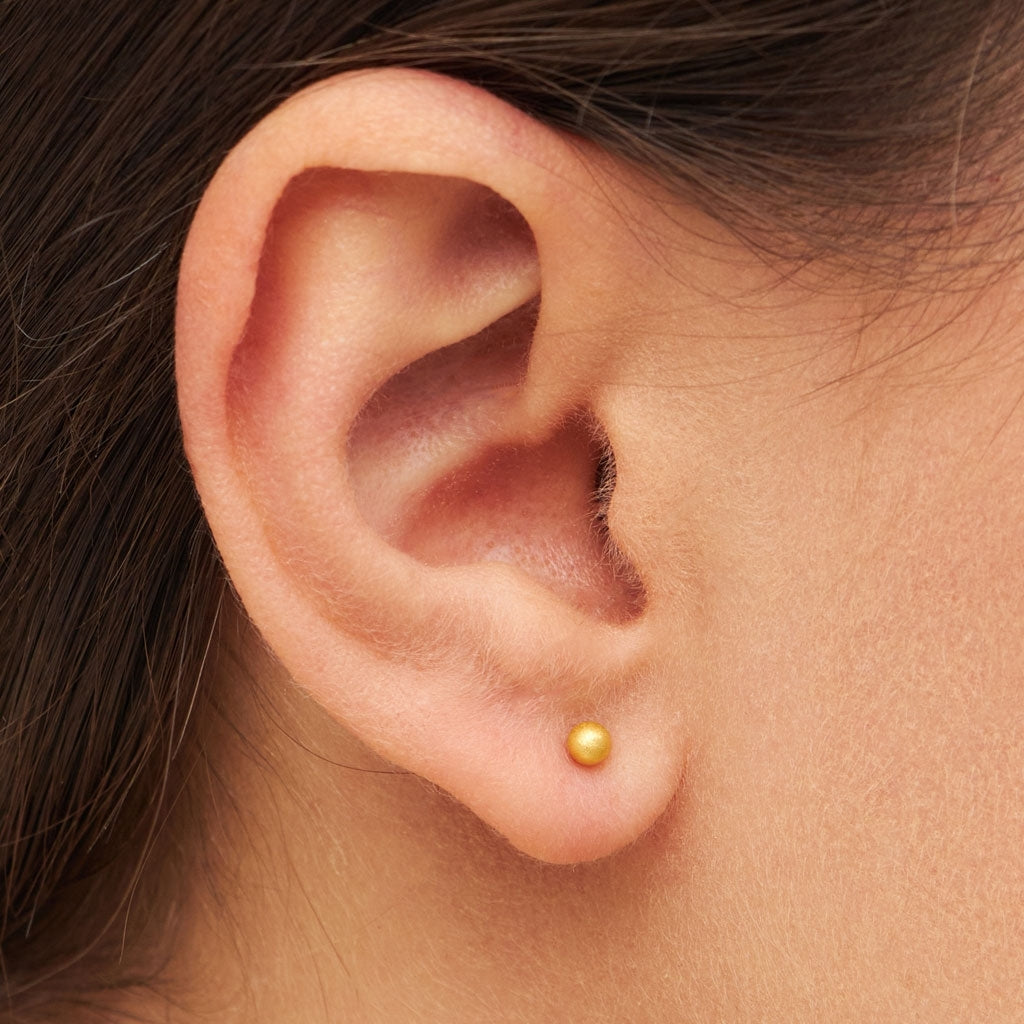 LULU Copenhagen Ball Brushed boucle d'oreille 1 pièce Ear stud, 1 pcs Gold Plated
