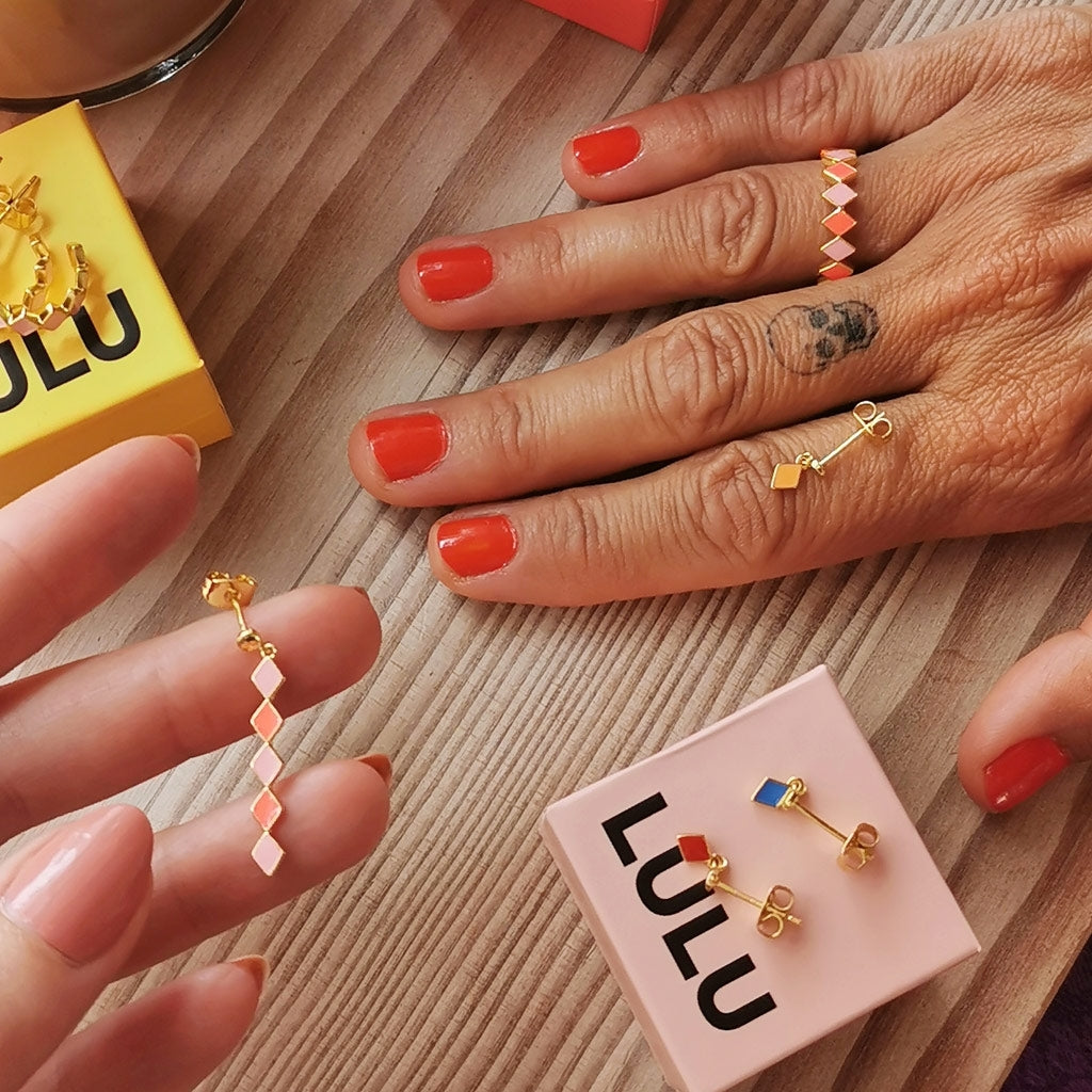 LULU Copenhagen Confetti Long boucle d'oreille 1 pièce plaqué or Ear stud, 1 pcs Orange Coral - Light Pink