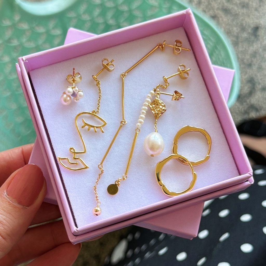 LULU Copenhagen Pearls & Pin earring 1 pcs Ear stud, 1 pcs Gold Plated