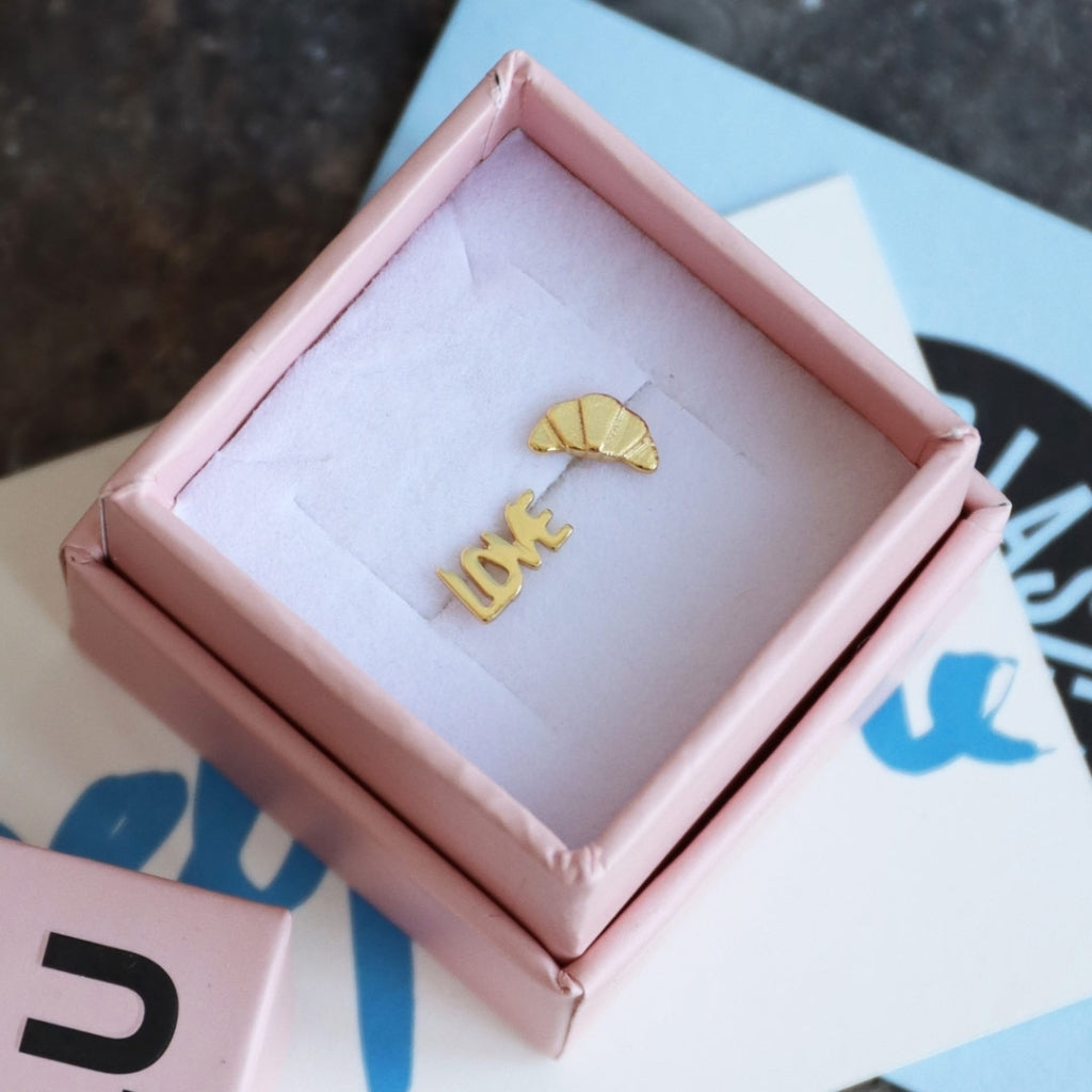 LULU Copenhagen Word Love boucle d'oreille 1 pièce Ear stud, 1 pcs Gold Plated