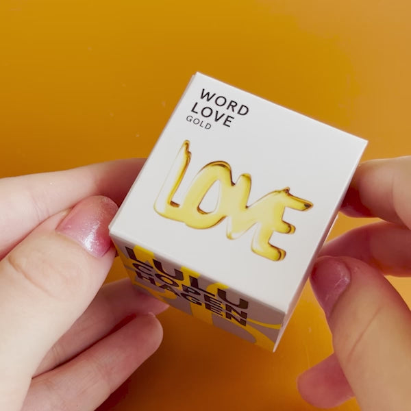 LULU Copenhagen Word Love boucle d'oreille 1 pièce Ear stud, 1 pcs Gold Plated - Video preview