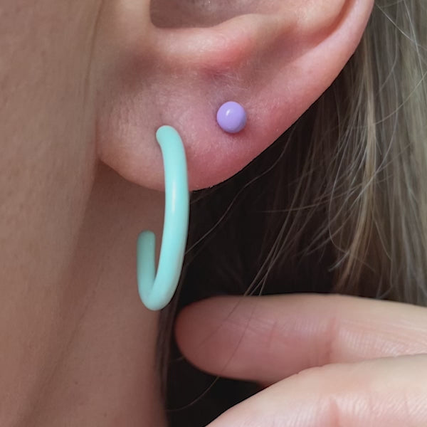 LULU Copenhagen Color Hoops Medium paires Hoops Mint - Video preview